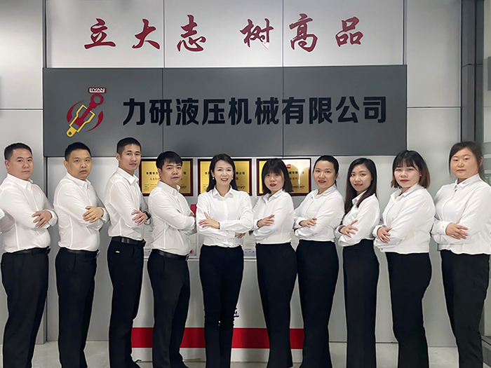 2021年行政装合照